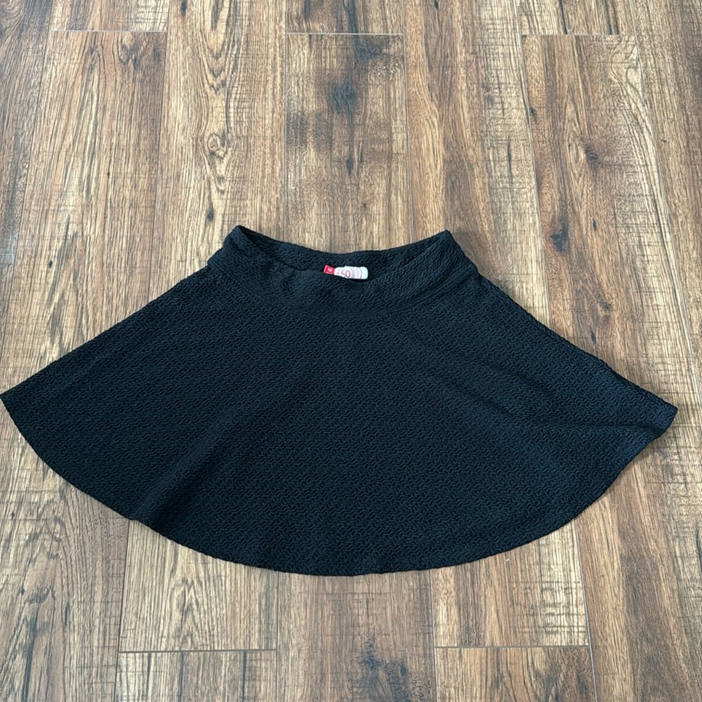Juniors SO black pleated tennis skirt size 12, no wear and tear, no stains.